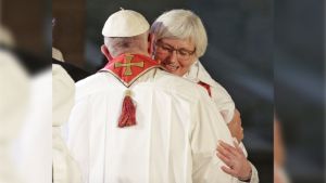 Hoe wordt paus Franciscus een jaar na zijn dood door christenen herdacht?