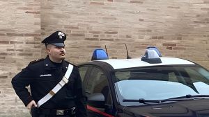 Arrestato un 18enne. Tentata violenza sessuale e stalking. E’ ai domiciliari