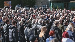 Lo sfregio al 25 aprile, l’onda nera a Predappio: “È finito l’antifascismo”