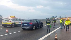 Schianto sull’A7 tra Pavia e Gropello, coinvolte due auto, un furgone e un tir: autostrada chiusa per un’ora verso Genova