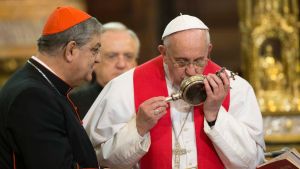 «Il prodigio del sangue avvenne con Francesco: fu la prima volta con un Papa»