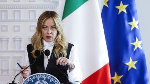 Sicurezza, l’altolà del Colle. Il decreto si arena sulla norma per gli avvocati. Mantovano da Mattarella e poi lo stop