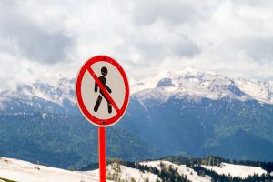 Трое туристов погибли на спуске с Мунку-Сардыка: профессиональный альпинист назвал главные риски маршрута