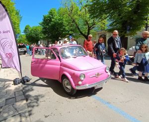 Raduno Crifo Fiat 500 2026, un’edizione dal cuore rosa