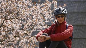 Sulla tomba di Liliana Resinovich le preghiere della famiglia. Gabriella Micheli: “Chi le ha fatto del male si costituisca”