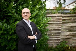 Når vi holder os væk, vinder parallelsamfundene