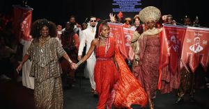 Novela da Globo vira desfile e eleva moda afro ao merecido patamar