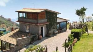 Abusivismo a Sorrento, abbattuto resort vicino all’Oasi WWF a 16 anni dalla sentenza