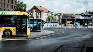Ung mand brækkede benet under voldsomt røveri i Vejle