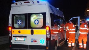 Malore mentre si allena, 17enne si accascia a terra. Attimi di terrore sul campo di calcio