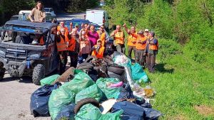’Retata’ di rifiuti, i cacciatori puliscono i boschi