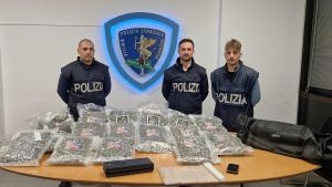Corriere della droga preso sull’A14. Era ubriaco con 176 chili di hashish