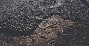 Adoquines bajo el asfalto de avenida de la Habana