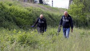 Metal detector e ricognizioni: così è stata trovata la lama usata per uccidere Marco Cossi