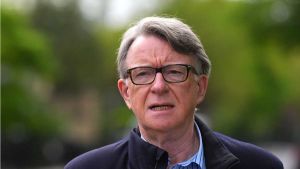 Mandelson drama. Potevano licenziarlo e chiuderla lì. E invece, riecco la stravaganza inglese