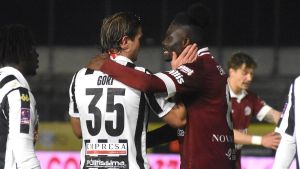 Arezzo con un piede in B, Torres permettendo. Per l’Ascoli lo spettro di una rimonta tardiva