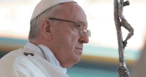 Il Pontificato che ha lacerato la Chiesa e ha lasciato macerie