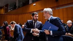 PP y Vox ultiman el pacto en Aragón tras la investidura de Guardiola en Extremadura