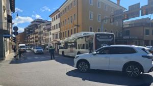 Semafori spenti tra piazzale 26 luglio e le vie vicine a Udine: disagi al traffico