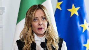 El Gobierno de Meloni plantea primas económicas para los abogados que logren la repatriación de sus clientes inmigrantes