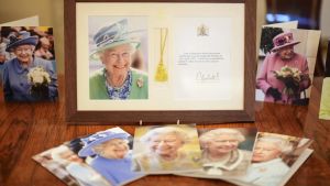 Harry e il contrappeso silenzioso: così il Duca del Sussex ha reso omaggio alla regina (senza andare a Londra)