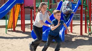 A stranger airdropped photos to this mom at the park and the gesture is moving parents everywhere
