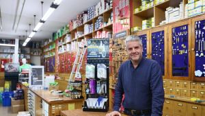 Rechazo de vecinos y comerciantes a la zona de bajas emisiones y a la subida de precios de la zona azul en Avilés: 