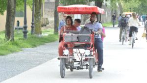 Risciò, altro incidente pericoloso: “Folle corsa sulle Mura di Lucca. Uno cade sotto porta San Donato”