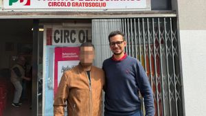 Violenti, razzisti e sgrammaticati: centinaia di hater vomitano odio sui social del circolo Pd di Gratosoglio per un medico straniero