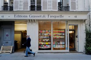Affaire Grasset : la contestation s’étend à tout le secteur du livre après l’éviction d’Olivier Nora par Vincent Bolloré