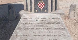 Španjolska traži uklanjanje spornog simbola s groba ustaškog časnika: Obitelj se žestoko protivi, prijeti sudom