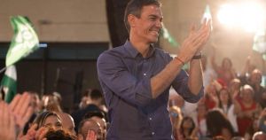 Sánchez reivindica la luchadora historia de su abuelo migrante para responder a la prioridad nacional de PP y Vox