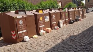 Rifiuti, a Jesi scatta la campagna informativa 'Dove lo butto?'