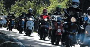 Vespa? Non chiamatelo scooter: è vero amore tra passione, cadute e risalite