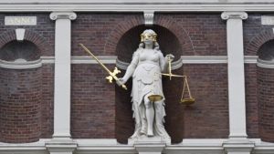 Rechter die duizenden Woo-verzoeken indiende bij gemeenten mag voorlopig geen zaken meer behandelen