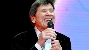 La scaletta del concerto di Gianni Morandi nella sua Bologna e il mistero dell’ospite a sorpresa