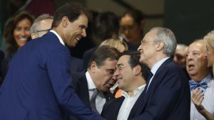 (VIDEO) Neubičajen prizor na „Bernabeu“: Nadal i Siner igraju tenis sa zvezdama Reala, a Florentino Perez sudi