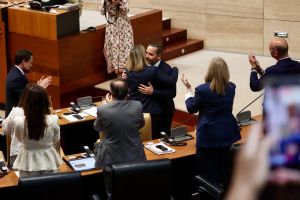 « Priorité nationale » : la droite et l’extrême droite espagnole recyclent les idées des Le Pen pour former une coalition régionale