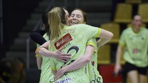Sing­ler på In­s­ta­gram: Horsens-​kvinder ef­ter­lod en kær­lig hil­sen til KIF Kolding-​...