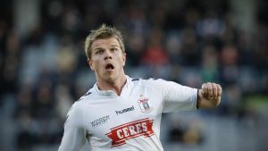 Tid­li­ge­re fod­bold­prof sprang til und­sæt­ning: Dreng lå fast­k­lemt efter vold­som ul...