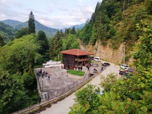 Bu camiyi kim yaptırdı?