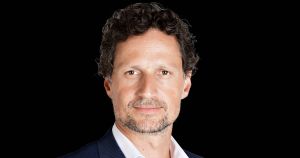 De mão estendida vive a falta de ambição