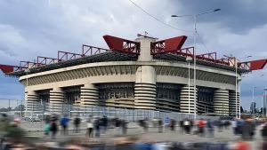 La vendita di San Siro, il pressing sulla soprintendenza e il ruolo dei due club che emerge nelle chat: “Il Meazza non si abbatte? Sala reagisce male”