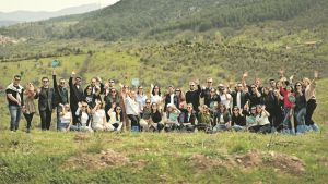 Tüketici ikiye ayrıldı: Trend peşinde koşanlar, promosyon bekleyenler