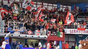 Solo 300 biglietti ai pesaresi. Con l’obbligo di andare in pullman