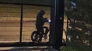 Politie geeft beelden vrij van aanslag bij pand Christenen voor Israël in Nijkerk