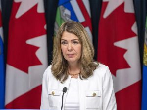 Varcoe: 'A high-wire act' — Talks progress with Ottawa on energy pact, but premier prefers pipeline to northern B.C.