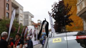 Minuto de silencio en la segunda etapa de la Vuelta a Asturias por el fallecimiento del ciclista Cristian Camilo