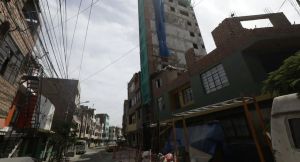 Un edificio fuera de control: la historia de la construcción de 11 pisos con 3 metros de ancho y su dueño denunciado