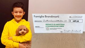 La famiglia di Matteo dona oltre 4mila euro all’ospedale di Rimini: “Nostro figlio non è cenere ma vita moltiplicata”